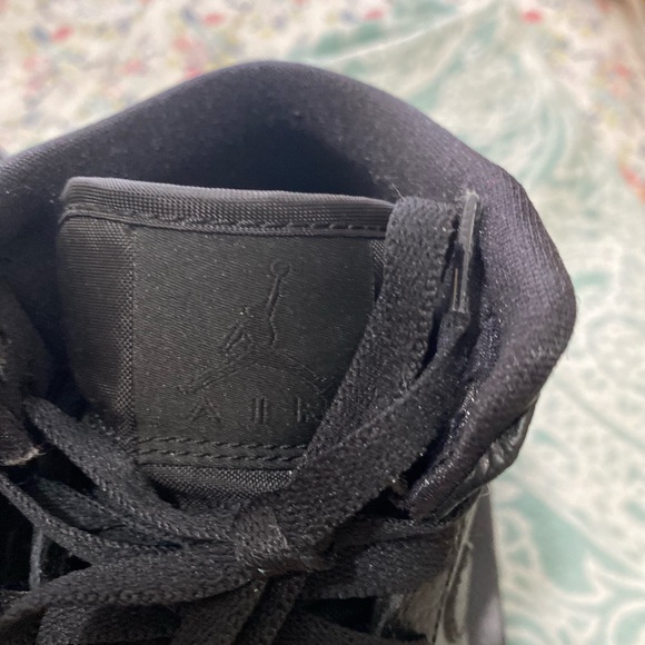 Air Jordan 1 MID (GS) 5.5 Y - Picture 4 of 5